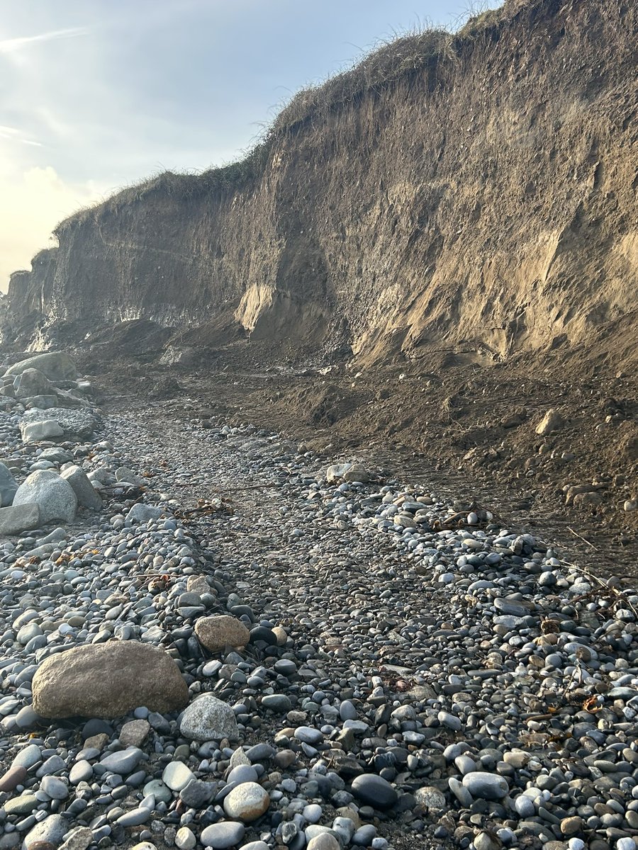 carrie_smyth's tweet photo. Coastal Protection Works in response to Storm Claudia &amp; Bram will continue for another couple of days at Corbawn Lane &amp; Shanganagh Cliffs, Shankill https://t.co/IzlPwY8zOY
