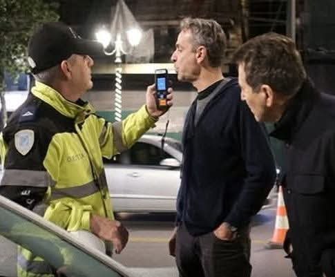 Προσήλθε πεζός, για να κάνει αλκοτέστ οικειοθελώς, προκειμένου να τον καταγράψει η κάμερα. Ευτυχώς ήταν προωθητική ενέργεια για αλκοτέστ και όχι για κολονοσκόπηση