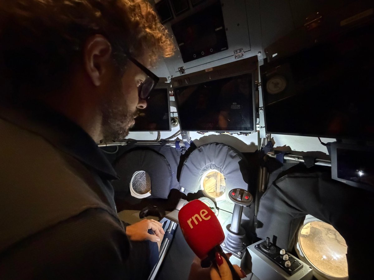 ArchipielagoRNE's tweet photo. 🔴 LATITUD 28 | Ciencia

🧭 El submarino Pisces VI abre su escotilla para mostrarnos un mundo que muy pocos han visto

🦈 Hablamos de tiburones, calamares gigantes y las coladas del volcán Tajogaite

▶️ https://t.co/eFbXkmgWZx https://t.co/s382TxRSfR