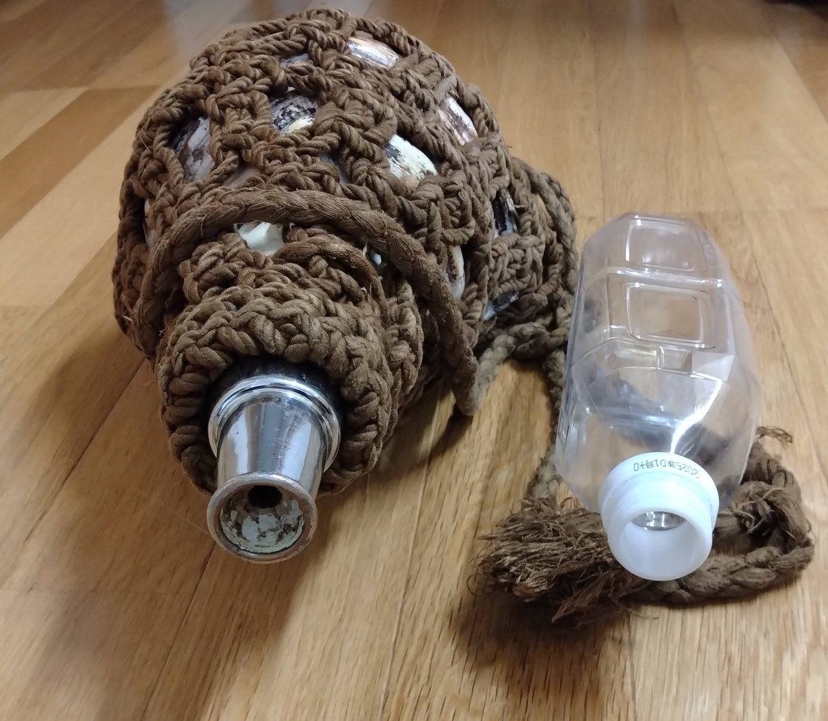 貸し出し用の本物の法螺貝も持っていきますので、竹法螺だけでなく法螺貝に興味がある方はペットボトルの底を切ったものやラップの芯をお持ち下さい
ペットボトル法螺貝は変な癖がつくとの意見もありますが物事にはメリットとデメリットがあり、道具は使う人間次第となります
x.com/i/status/18090…