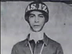 Askerlik görevini yaparken terörist erdal eren tarafından 20 yaşında Şehit edilen Piyade Er Zekeriya Önge"

Vatanın sessiz kahramanlarından.

Evsiz kardeşlerimize bu akşam verilecek yemekler aziz hatırası adınadır.

Rahmet olsun.

Vatan için can verenlere selam olsun.