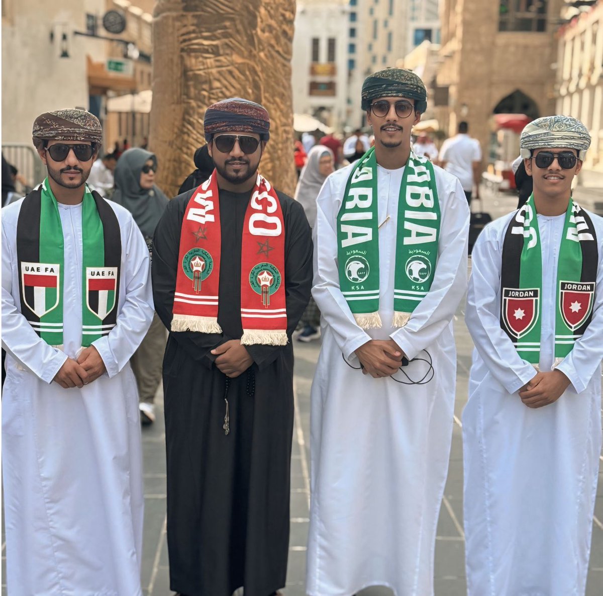 football_li5's tweet photo. 🚨 جماهير عمانية تدعم المنتخبات المتأهلة لنصف نهائي كأس العرب بطريقة جميلة ♥️

🇲🇦🇯🇴🇦🇪🇸🇦🇴🇲 https://t.co/MjvIbRhjfW