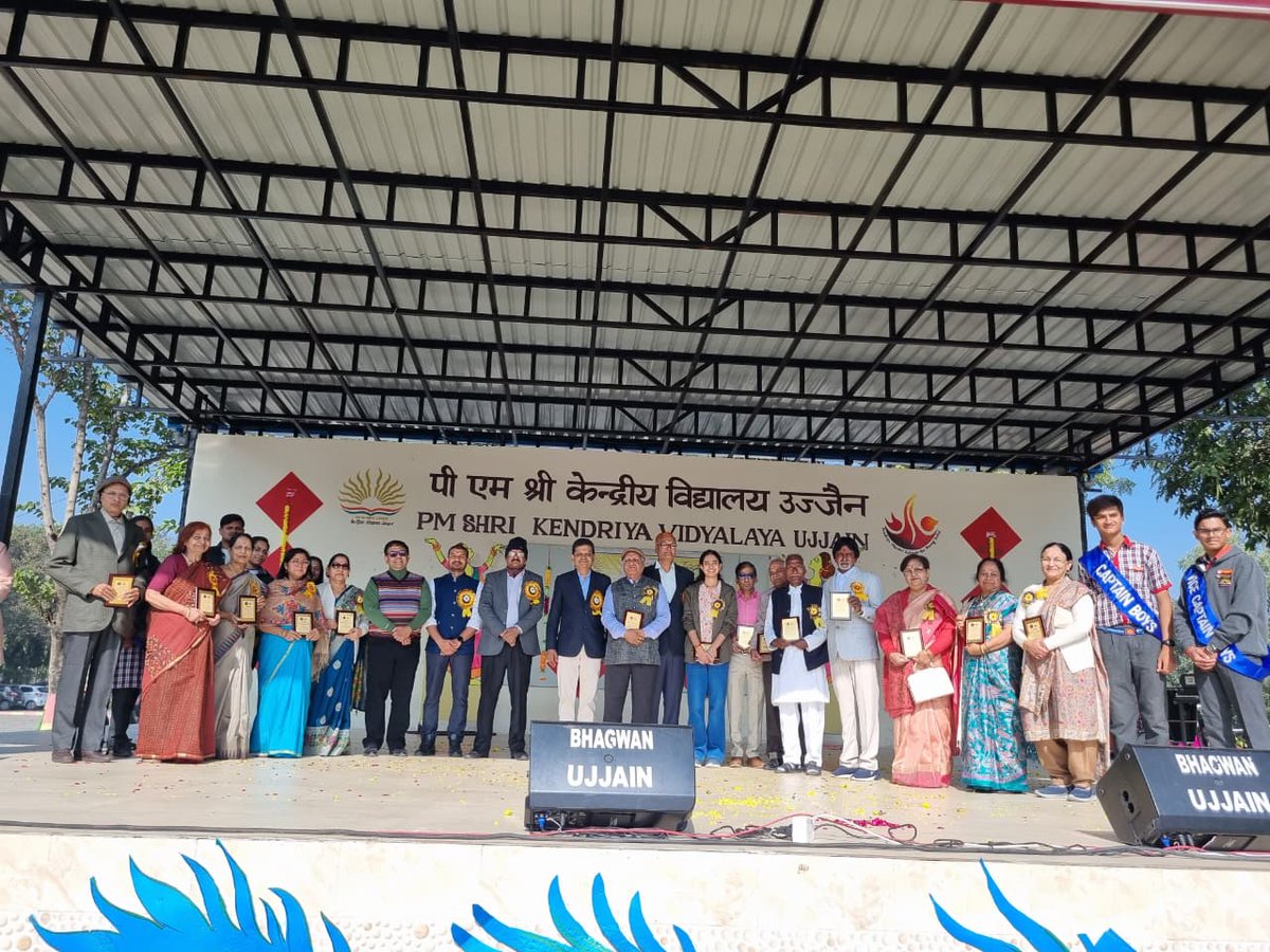 PMSHRIKVUjjain's tweet photo. Grateful for the presence of our esteemed ex-employees on KVS Foundation Day celebrations at KV Ujjain. Your service remains our strength. 🙏
#KVSFoundationDay
#KVUjjain
@EduMinOfIndia
@KVS_HQ https://t.co/5bHBfI9D9S