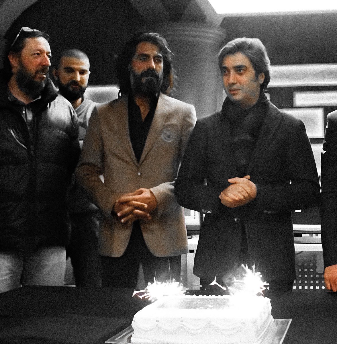 في مثل هذا اليوم "15 ديسمبر" ولد الظاهره والاسطورة وملك التمثيل التركي نجاتي شاشماز ليكمل عامه الـ53 ، كل عـام وانت بخير يا تاريخ 🖤.