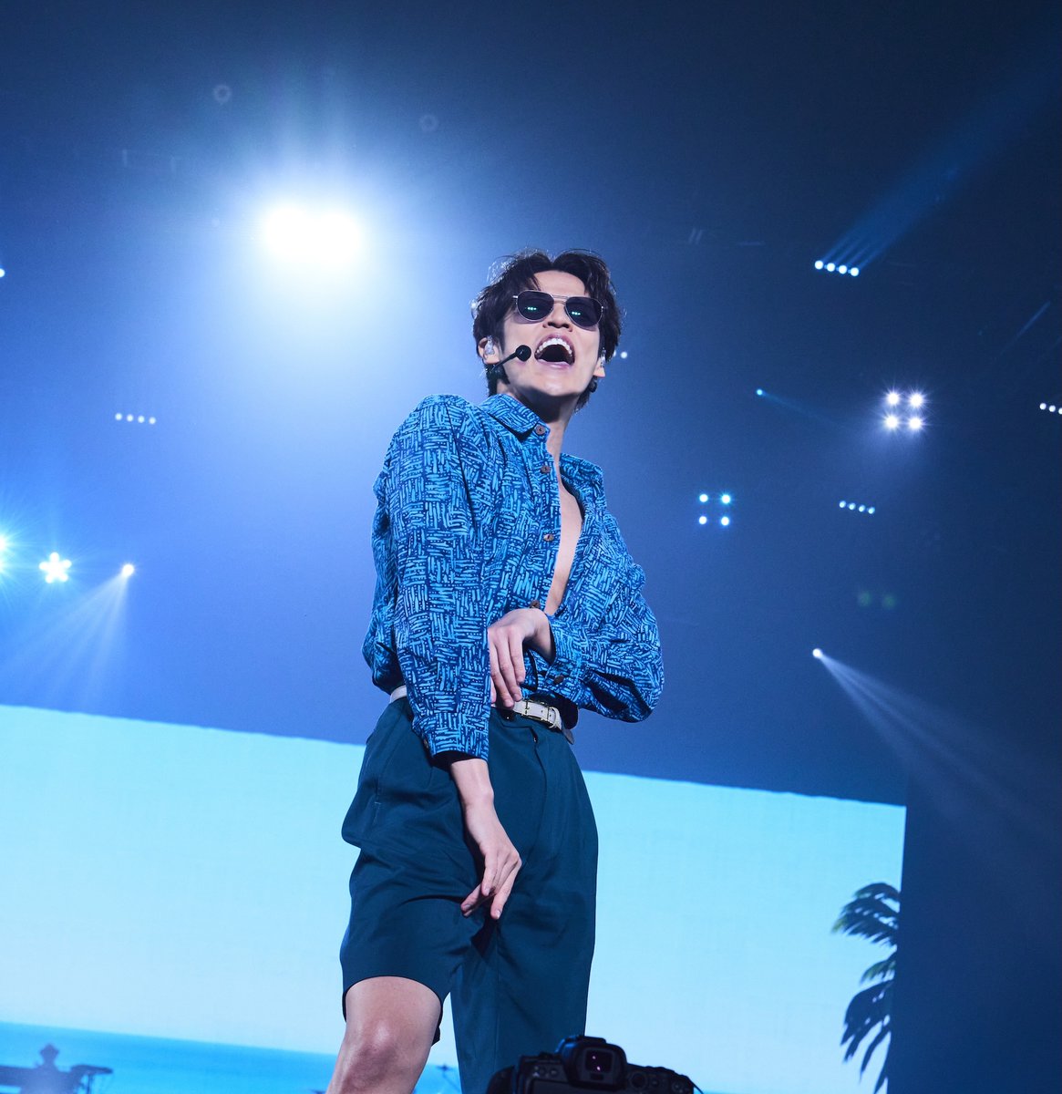 oricon's tweet photo. 宮野真守、日本ツアー完結🎉
横浜アリーナ公演で千秋楽

全20曲をパフォーマス🕺
“最高のバケーション”
約1万人と共有した一夜

🔻ライブレポ（写真9枚）
https://t.co/6FnBzhL9sr

 #宮野真守 https://t.co/clOB3OyznK
