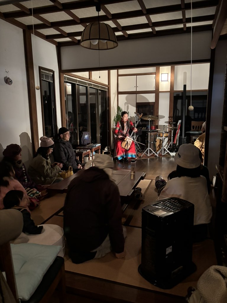 一昨日は千葉県最南端の白浜でポラリス〜馬頭琴 美炎でした。
里山カレーフェスのアフターパーティーにて。
主催のsunao retreatさんは宿泊もできるお豆腐屋さん。
カレーも美味！
また来ます！
#ポラリス馬頭琴美炎  #馬頭琴 #馬頭琴美炎 #sunaoretreat #白浜豆腐工房 #yamahadrums #zildjian #aspr