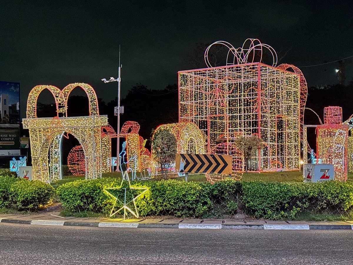 You know Christmas is here when Zenith bank lights up the City 🎄🥰