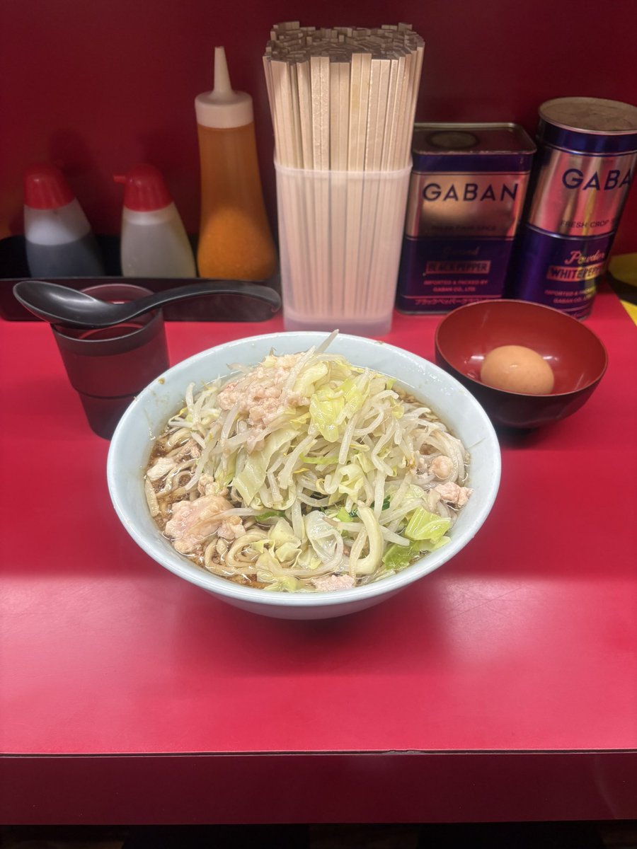 2025.12.15
ラーメン二郎  中山
小ラーメン　　アブラ

久々の中山二郎。めっちゃ美味かった。ほぐし豚が野菜の下に散りばめられていて箸も進むし、嬉しかったっす。ご馳走様でしたー🙏
