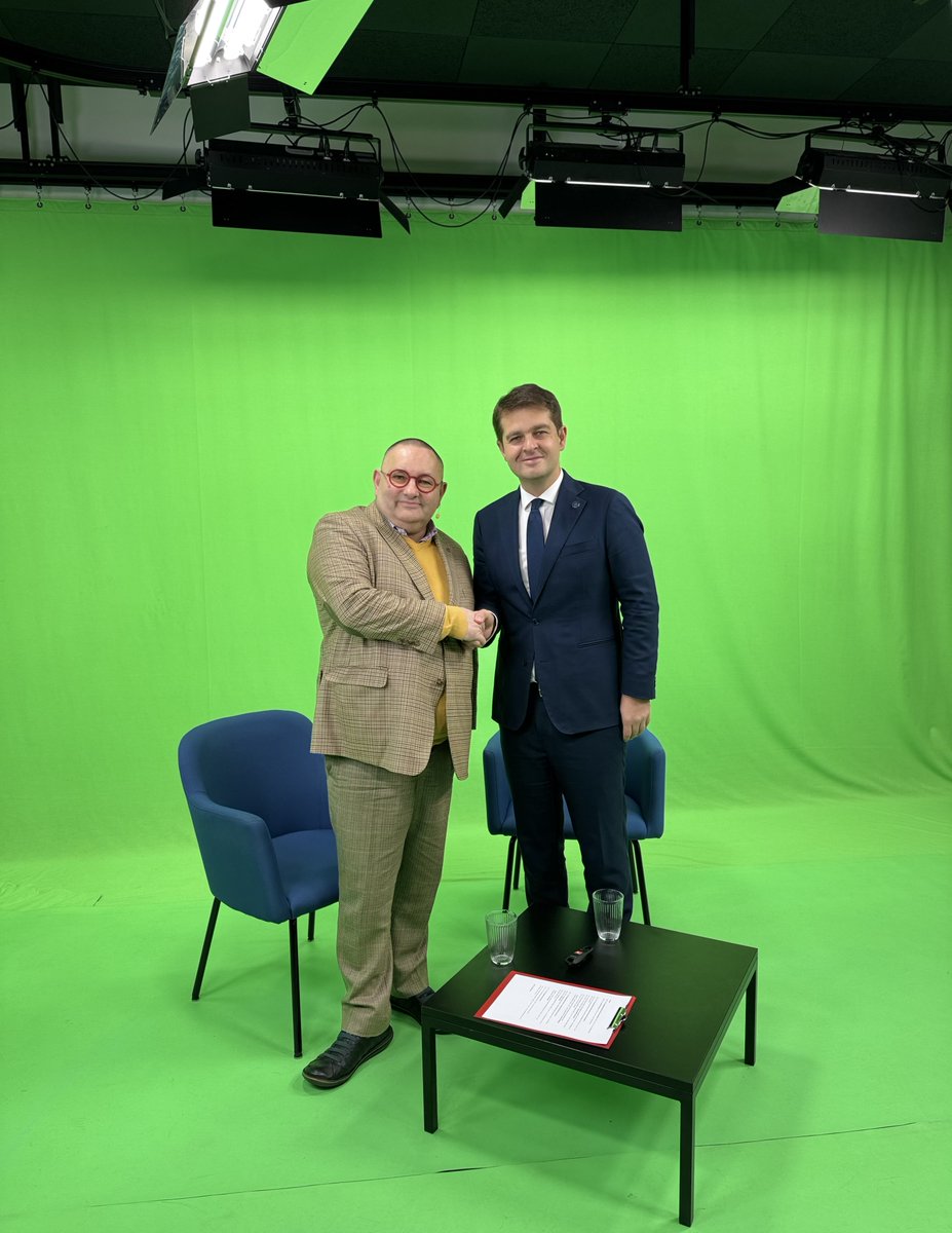 It was an honour to attend the FARMAKOTERAPIA 2025 💊🫁💊🫀💊 conference in <a href="/krakow_pl/">Kraków</a> Challenges in pharmacotherapy: 💊 poor patient adherence 💊polypharmacy 💊side effects 💊drug-drug interactions 🧑🏼‍⚕️👨🏻‍⚕️I thank my friend, Prof. Jarosław Woron, for the gracious hospitality - said