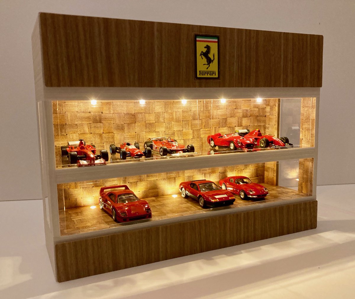 1/64展示14台可・ 編み込みウッド風・2層式ディスプレーBOX/ネオ