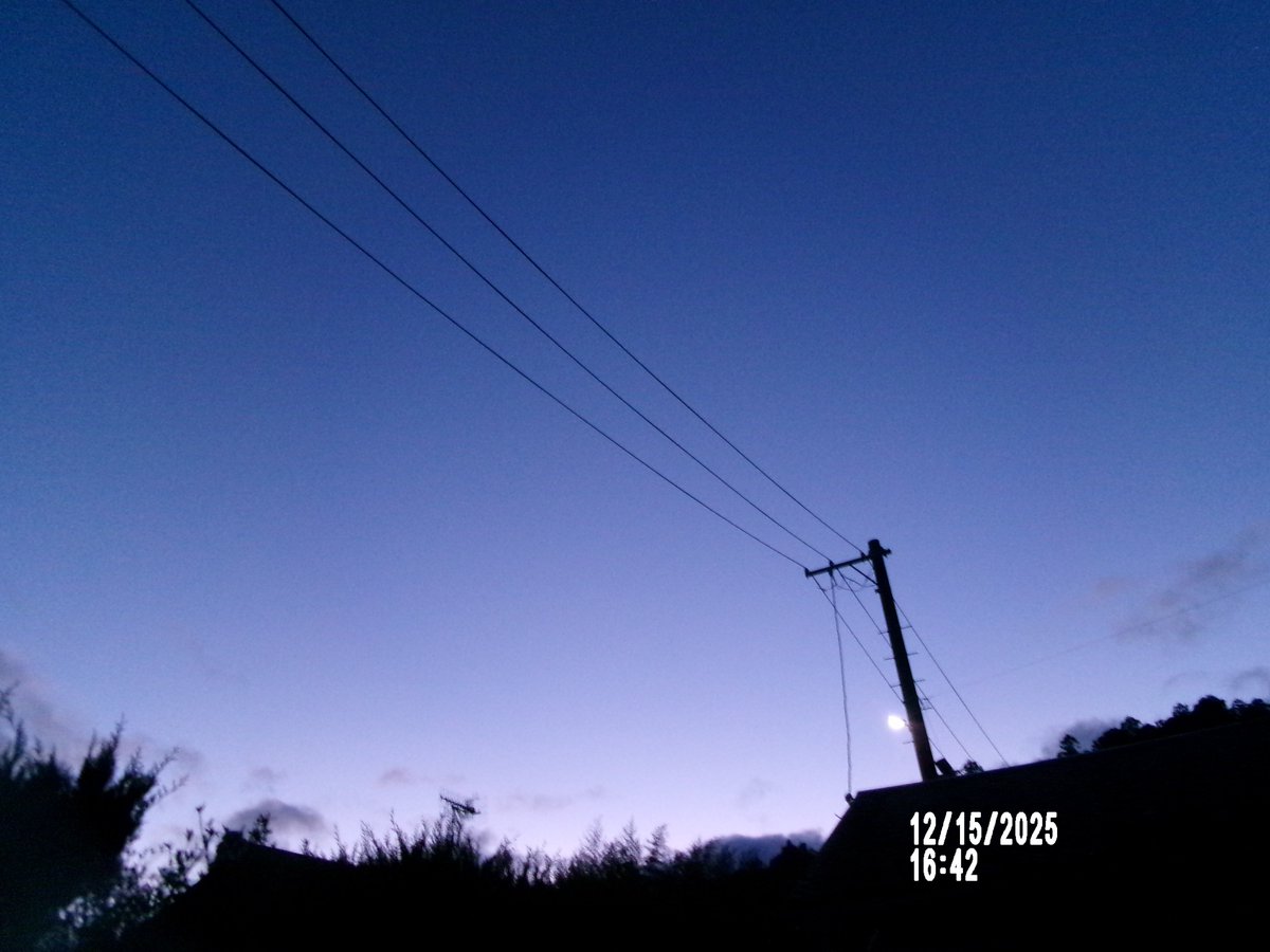 12/15日（月）。今夕、この辺りの空もよう〜🌥️✨➰🧐。