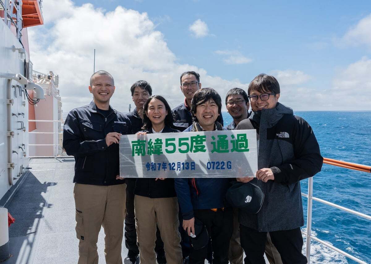 ◤南極地域観測隊 #JARE67 #しらせ 12月13日の朝、南極観測船「しらせ