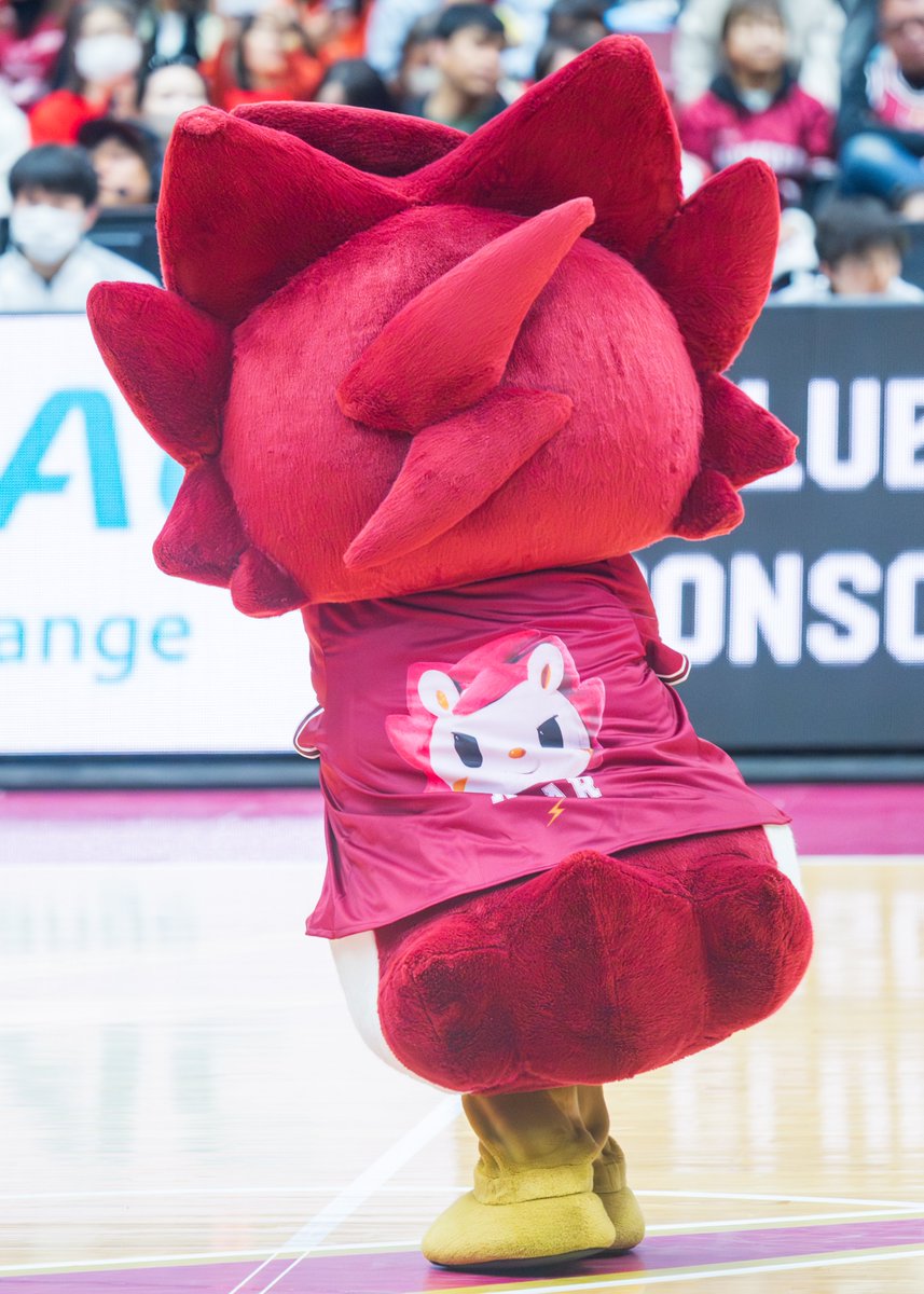 ベースボールシャツ着てると、ぷりっぷりのおちりが腰のとこのきゅうっ