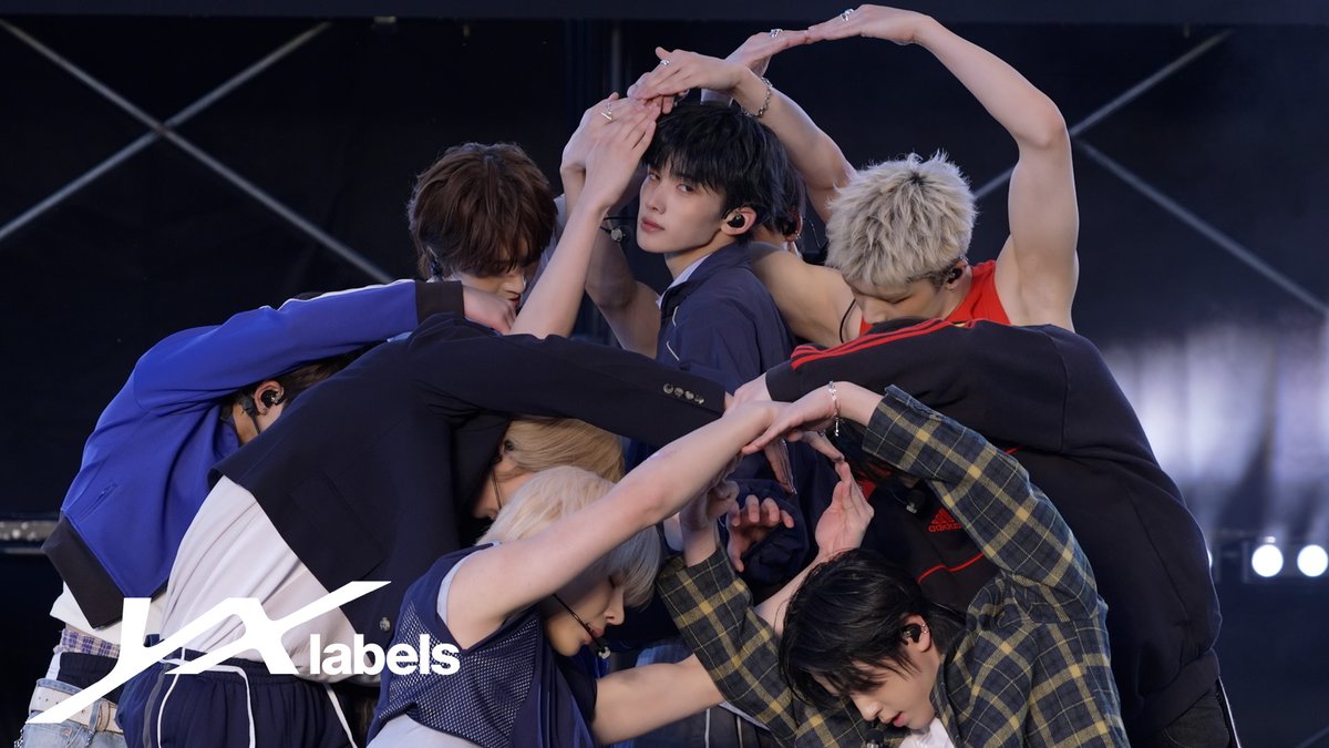 andTEAMofficial's tweet photo. [STAGE CLIP] &amp;TEAM 'Back to Life' FAN SHOWCASE

♪Lunatic
(https://t.co/kAEjCVFgJ0)

♪MISMATCH
(https://t.co/Q7JcHLNxdZ)

♪Back to Life(Japanese ver.)
(https://t.co/ubPWlQ1GAF)

♪Who am I
(https://t.co/wsUY9ibTJW)

#andTEAM https://t.co/U0gajd15zS
