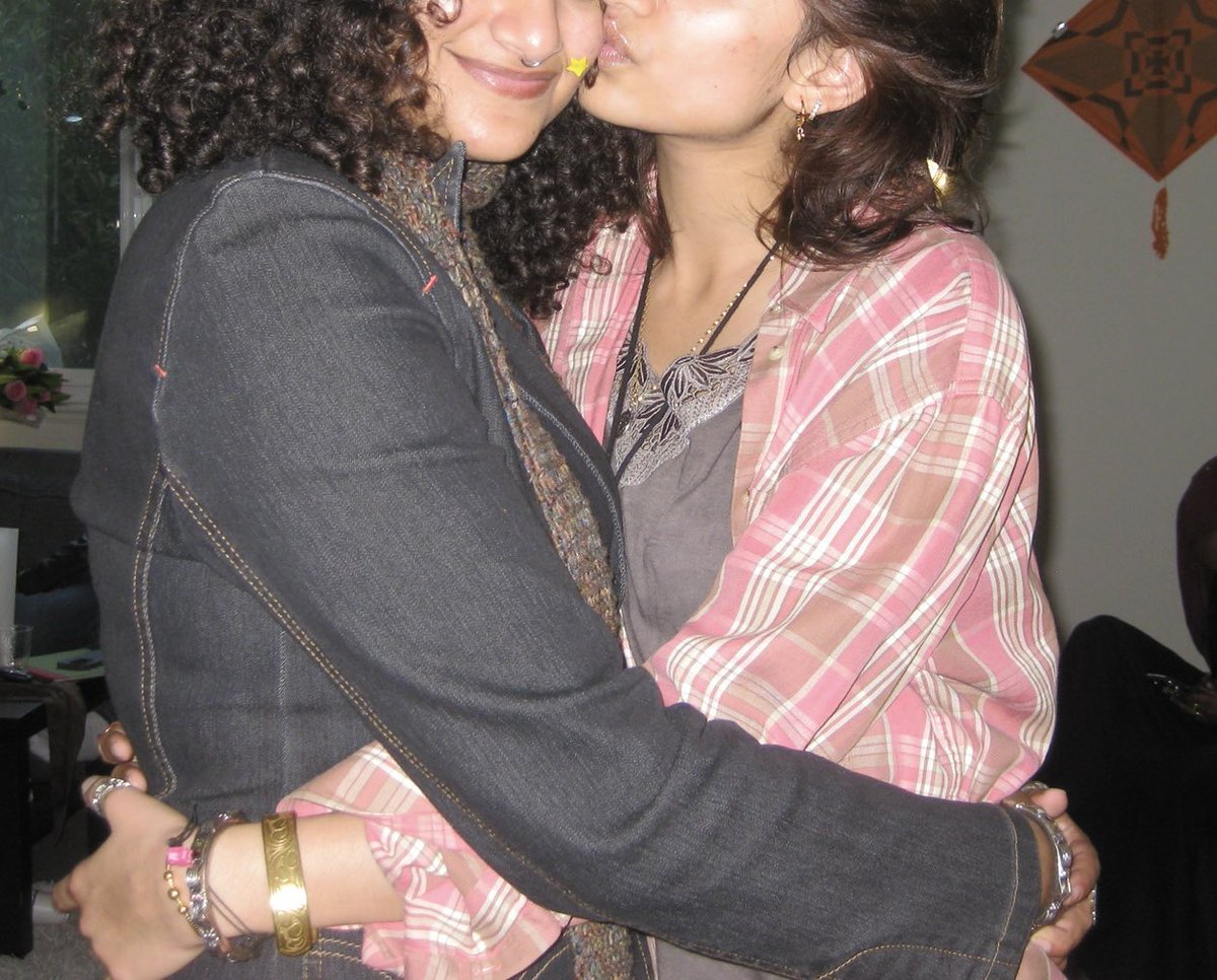 zimbaqa's tweet image. my mom said shes a gift to my heart and she truly is  
معك احس بالأمان. الله يحميك يا روحي الغالية.