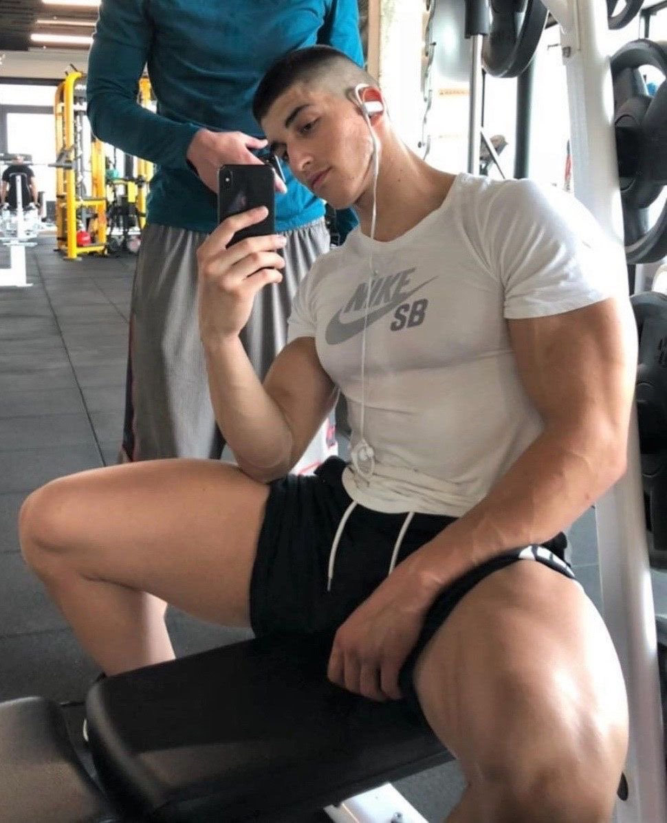 hot dudes tweet media