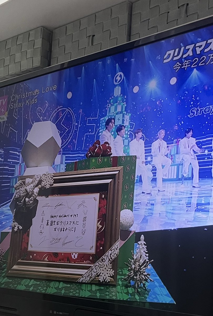 kr_skz's tweet photo. いつぶりの浮上やねん誰が見てるねんって感じやし新曲は聞いてるけど情報追い続けてるわけでもグッズ買ったりライブ行ってるわけでもないけどとりあえず言わせてください。選曲最高かよ。やっぱ離れてても愛してるよ。かっこいいわかわいいわはあ大好き https://t.co/6enmpmn6YZ