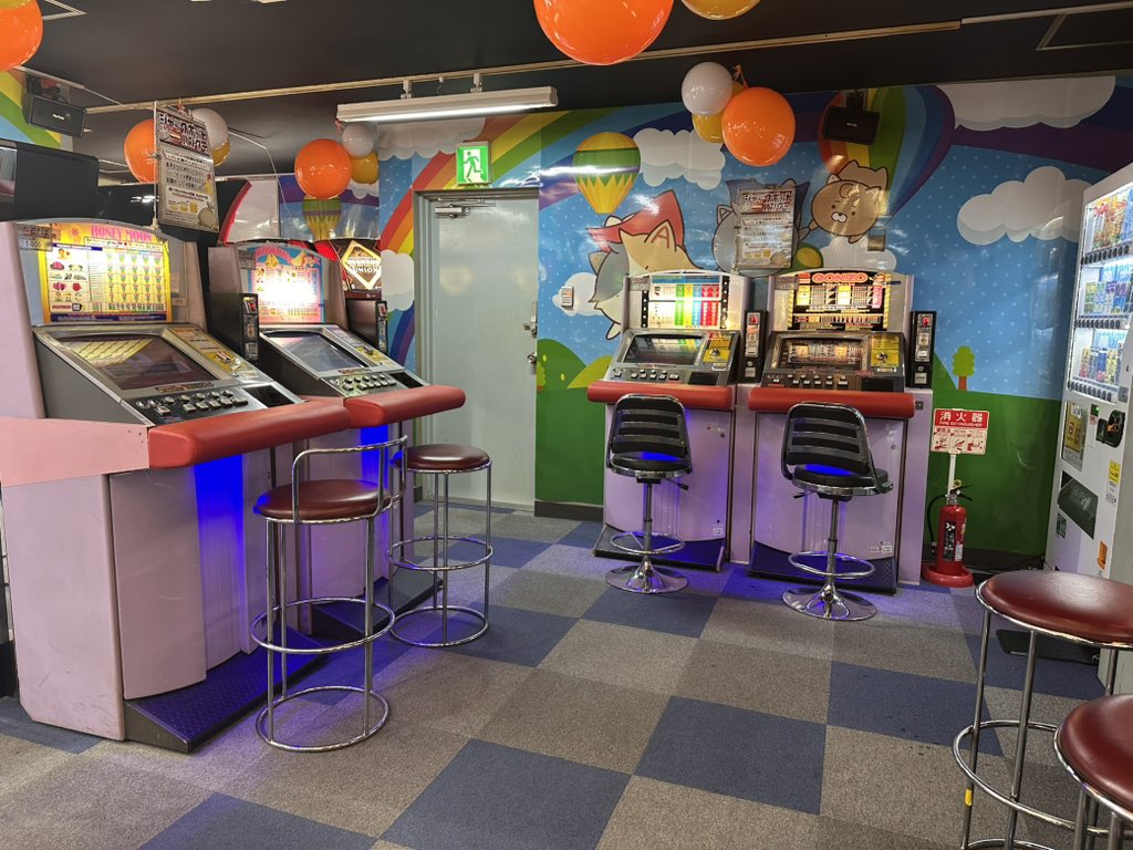 アドアーズ蕨店

駅前でアクセスはかなり良い
プッシャー系は少ないけど、ビデスロの数が凄い

他にスマスタとアニマもあってなかなか良い感じの店舗