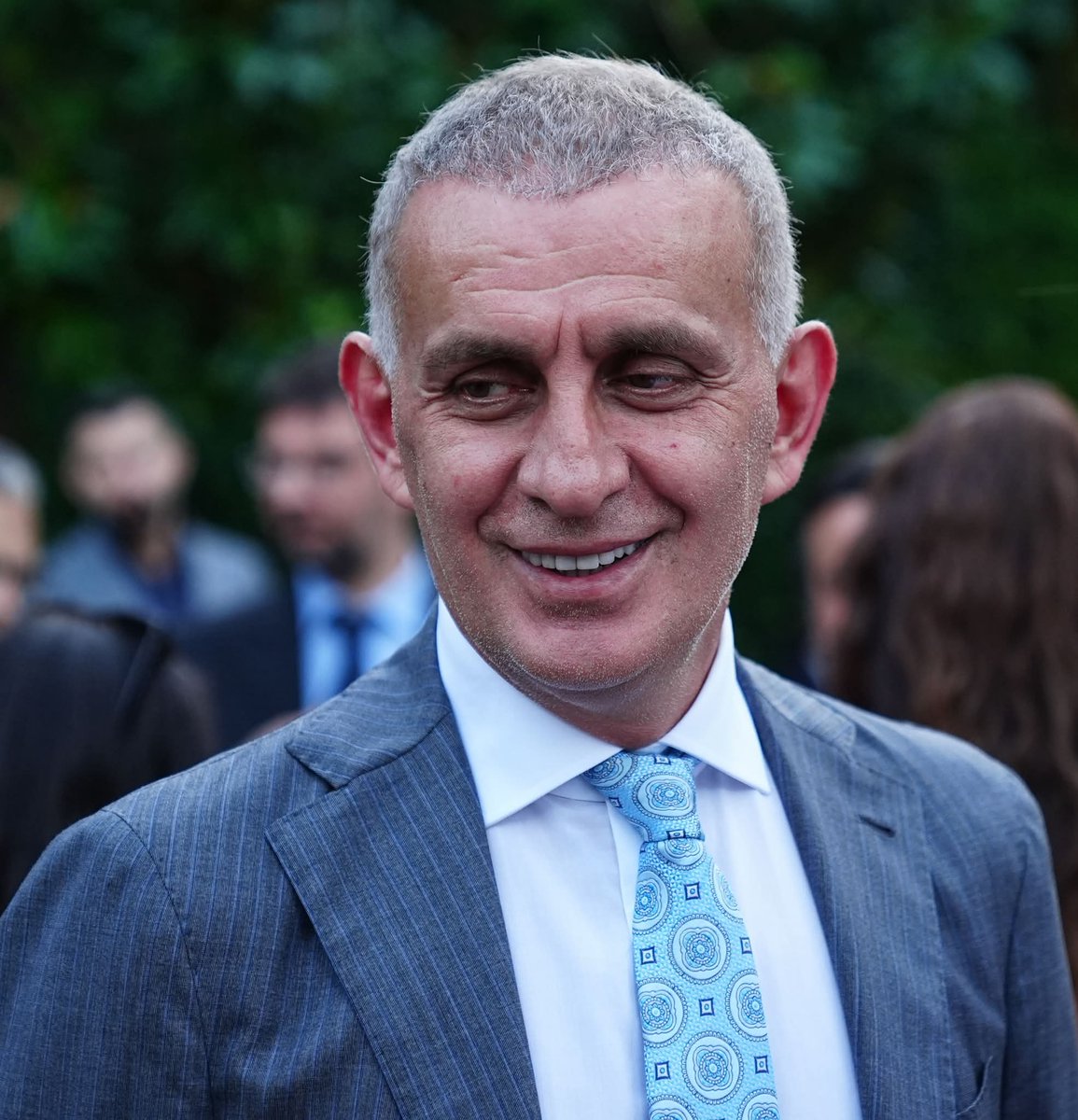 🗣 Ali Ece: "TFF Başkanı İbrahim Hacıosmanoğlu çıkıp hakemleri odaya kilitlemedi mi? Trabzonspor'da Başkanlık yaptığı zaman yanlış transferler, kötü sonuçlar almadı mı? Muharrem Usta'ya seçim kaybetti. Demek ki sen el üstünde tutulan bir adam değilsin. Bu adamı sindiren Türk