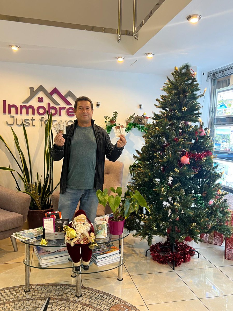 Inmobres's tweet image. Ya hemos entregado los 4 décimos de Lotería de Navidad a Matias Balaguer Garcia, el afortunado del último sorteo. 🥳
¡Enhorabuena! Te deseamos muchísima suerte el próximo 22 de diciembre. 🤞🍀

#Calpe #Calp #CostaBlanca #DecimosLoteriaNavidad #Inmobres #Inmobiliaria #Sorteo