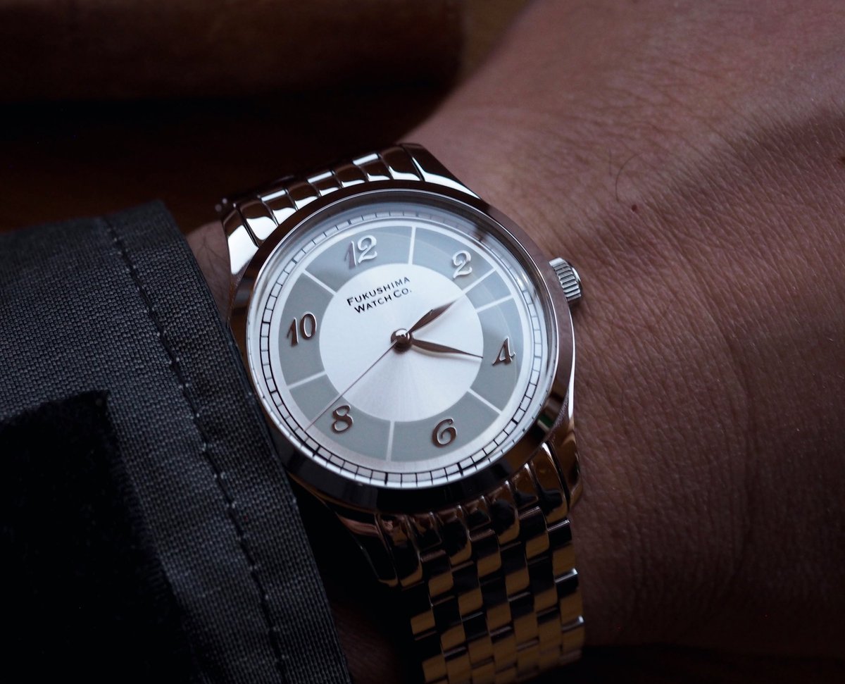 Futabaは34mm径の控えめなサイズです。その中でもMoonlight Silverは落ち着いた色味なのでビジネスシーンで使いやすい一本だと思います。

#日本の腕時計