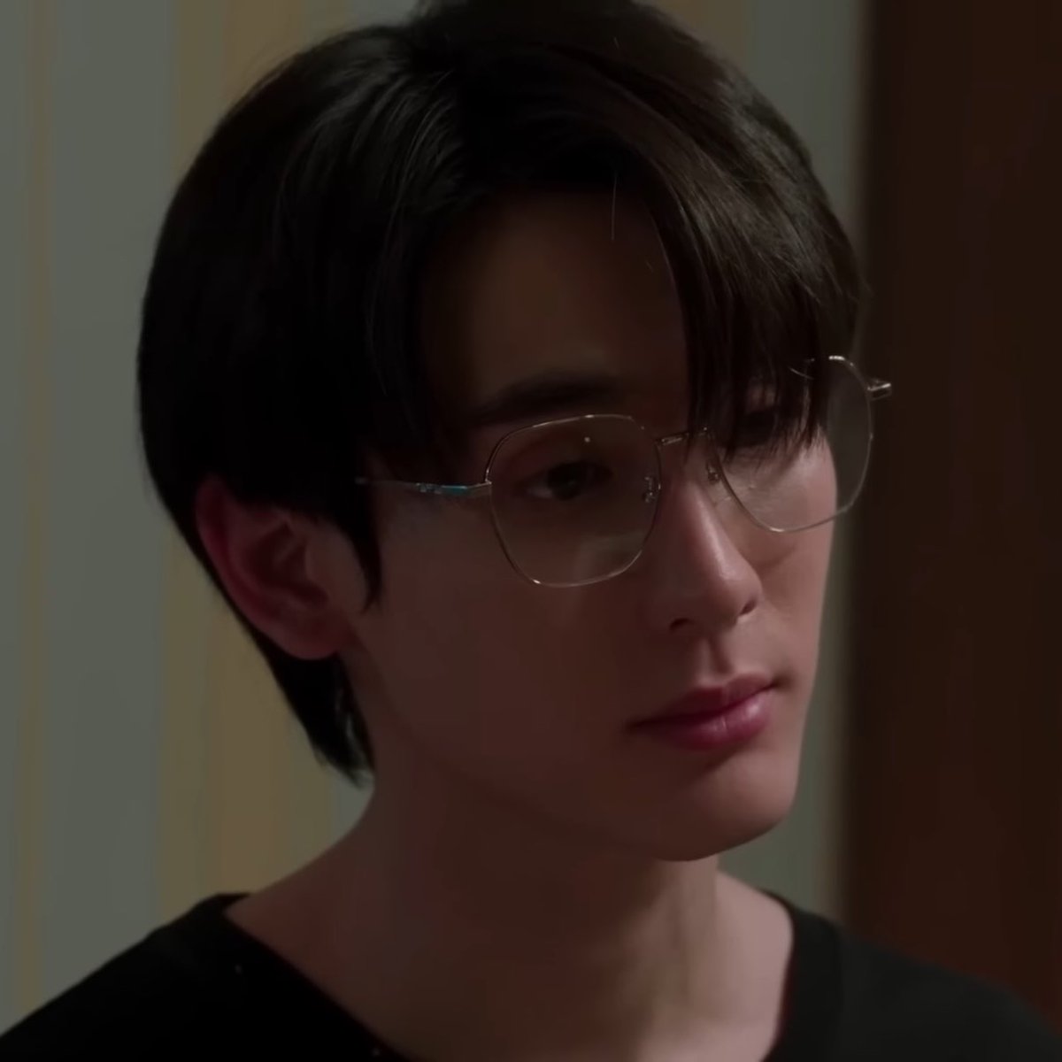 ‘ห้องพี่เลขที่เท่าไหร่ ผมจะดูดวงให้’
: อยากได้อะไรก็พูดมา อย่าลีลา