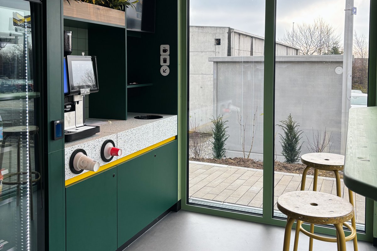 #bkworld lands in Switzerland 🇨🇭⚡️ Our first Swiss charging lounge is now open in Kloten at Fastned’s Talacherstraße hub. Ultra-fast CCS charging, comfy lounge, snacks &amp; drinks, spotless accessible restrooms—your best charging break. Stop by!

#fastned #charginghub #lounge #swiss