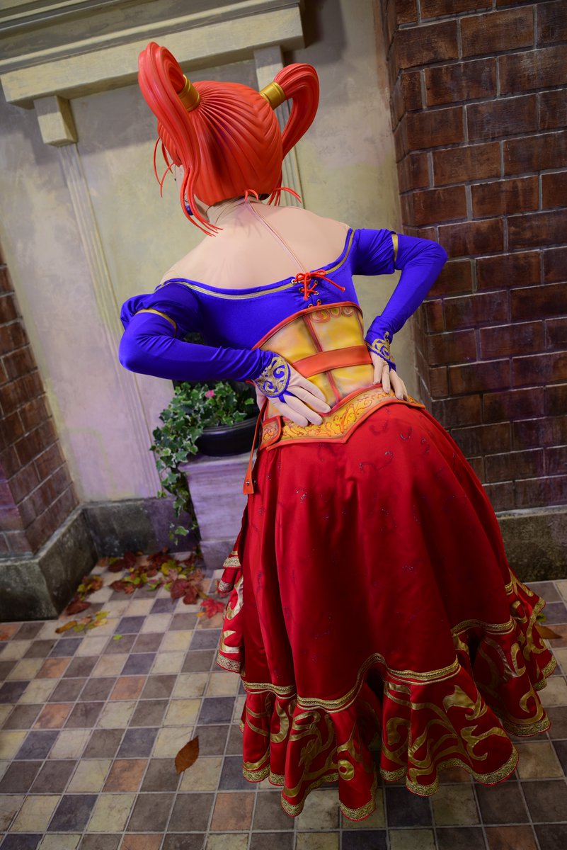 着ぐるみさんがお尻とふとももを盛った方が良いのは単純に頭が素の人より大きいからで、補正無しでそのままマスクを被るとたいていは身体のボリュームが足りなくなります。 
実際に撮っていただいた画像を後から見たときに、「あー、もう少し盛っておけば良かったな」と思うことは多々ありますね