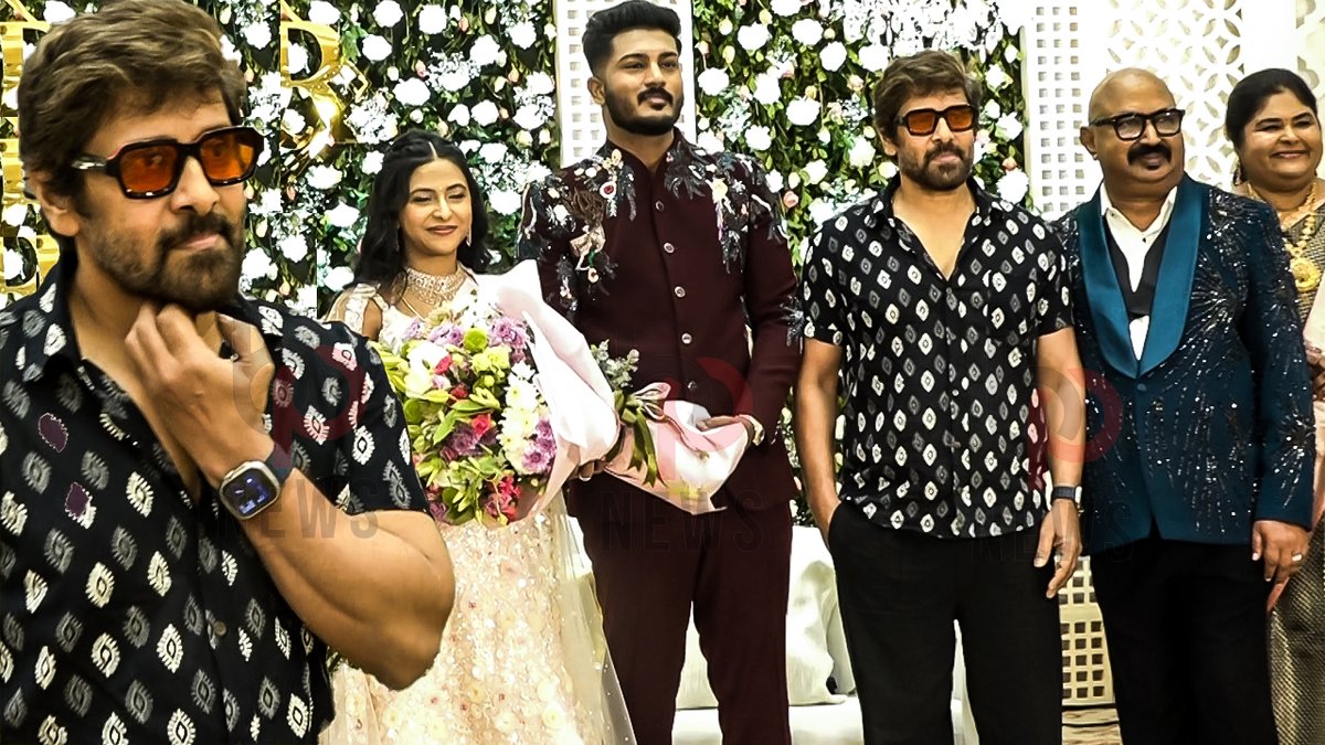 BPNEWZ's tweet photo. Chiyaan Vikram at Director Jerry's Daughter Dr.J.Mirudula Josena,Ralph Crispin's Wedding Reception  #chiyaanvikram #chiyaanvikramlatest #chiyaanvikramvideo #vikramvideo .@chiyaan #Chiyaan63 @chiyaanCVF 

https://t.co/umV1RwYTz8 https://t.co/8osc7HoJVI