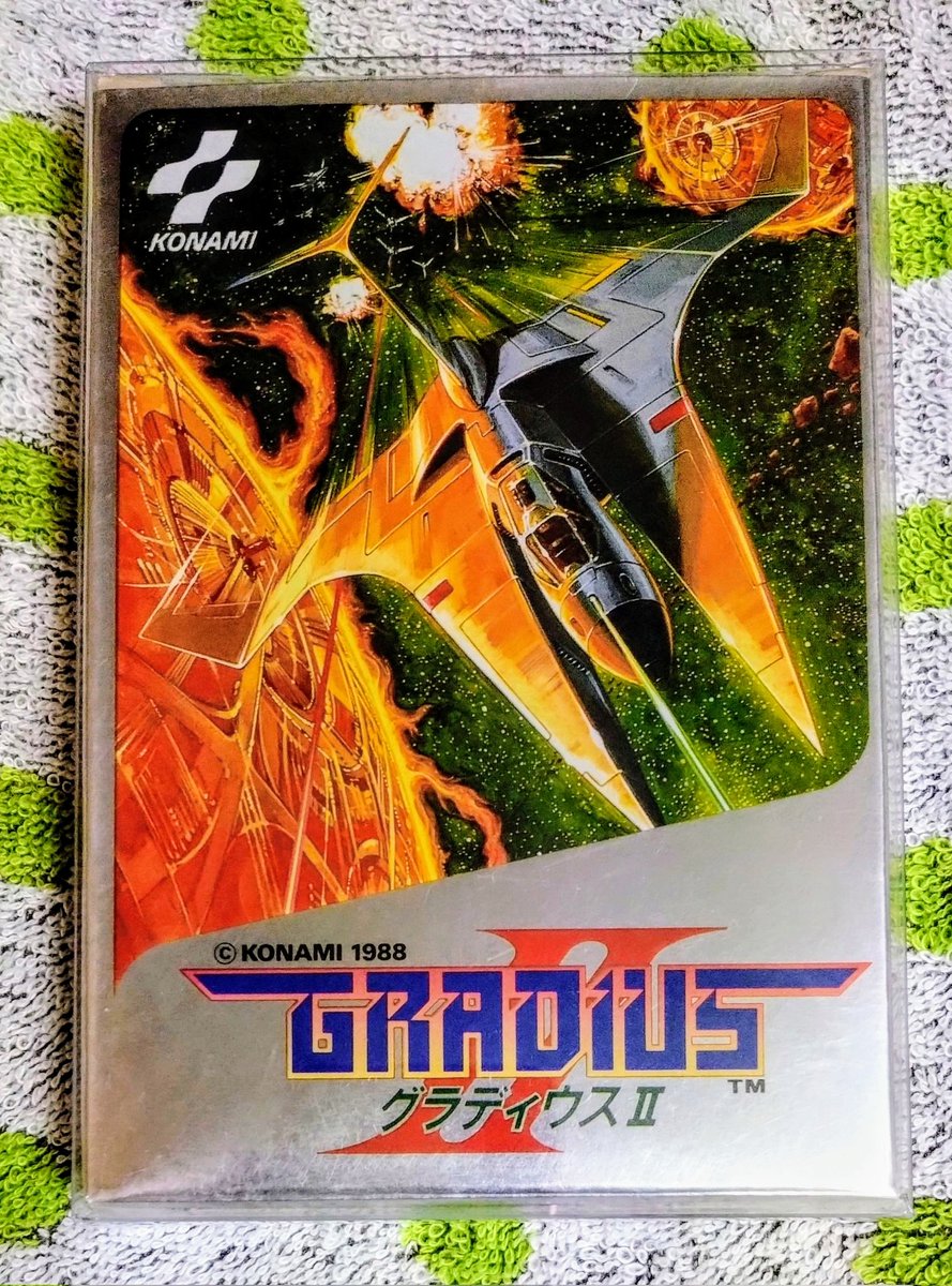 fami_maga2's tweet photo. 『グラディウスⅡ』は、1988年12月16日にコナミよりファミコンで発売

アーケード版をほぼ再現した良移植。進化したパワーアップシステムは多彩になり、ゲーム内容、サウンド、グラフィックと全てにおいて格段の改良。ファミコンの性能の限界に挑戦したコナミの意欲作。発売後は圧倒的な支持を受け、大ヒット!!