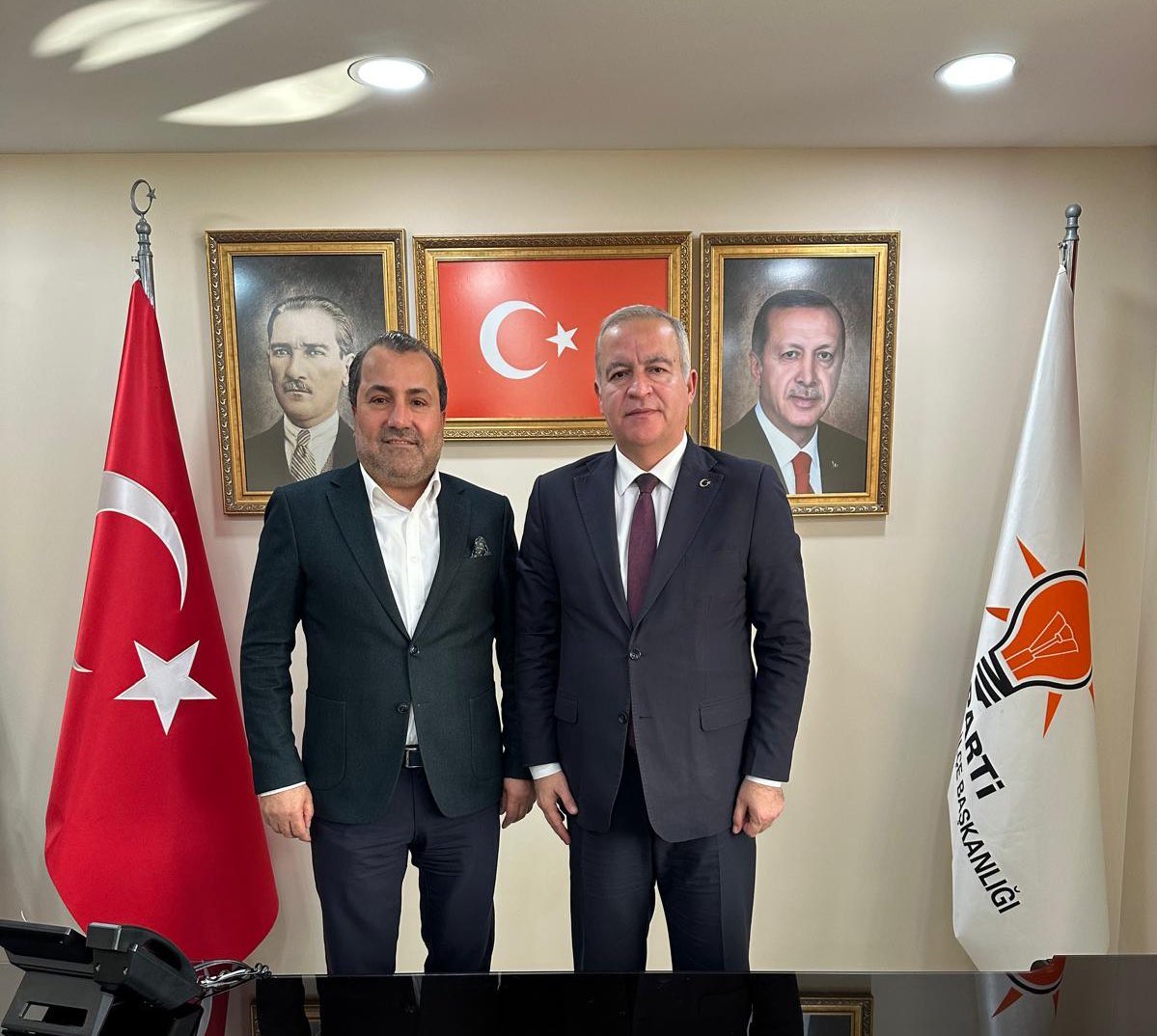 Önceki dönem İlçe Yönetim Kurulu üyemiz, Sultangazi İlçe Başkan Yardımcımız ve değerli iş insanı Sayın Sami Mendi’yi, hayırlı olsun vesilesiyle İlçe Başkanlığımızda ağırladık.
Nazik ziyaretleri için teşekkür ediyorum.