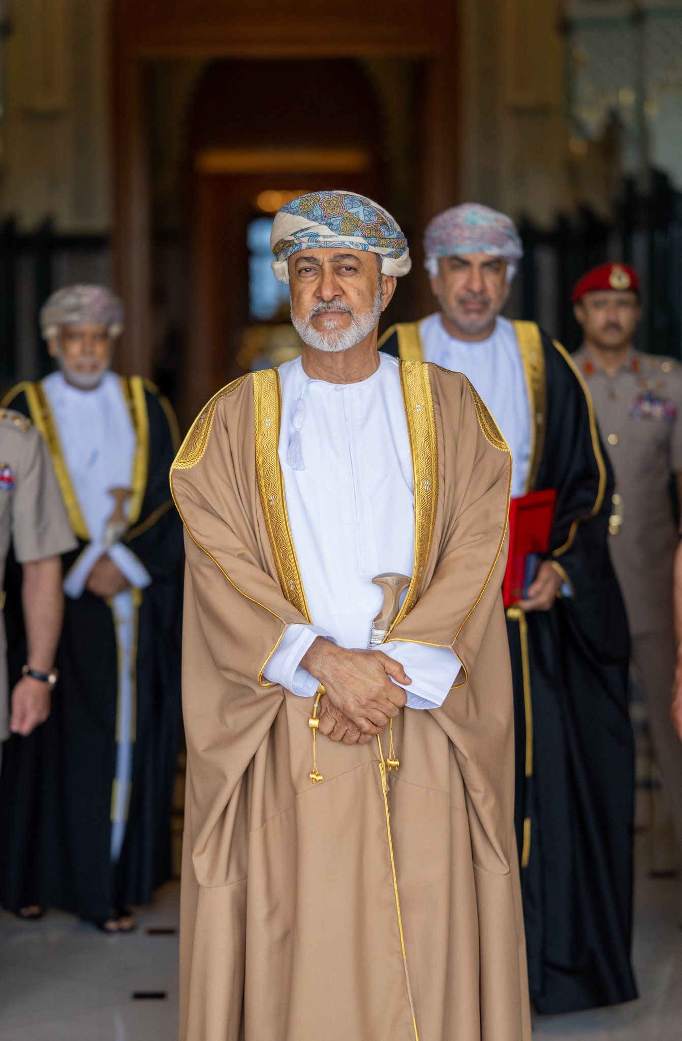 أثير| بالصور، جلالة السلطان يتفضل بمنح وسام عُمان المدني من الدرجة الأولى للأمين العام للأمم المتحدة 