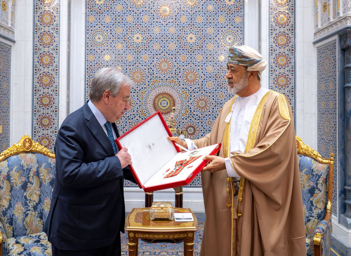 Atheer_Oman's tweet photo. #أثير| بالصور، جلالة السلطان يتفضل بمنح وسام عُمان المدني من الدرجة الأولى للأمين العام للأمم المتحدة
@UNarabic https://t.co/GYKPe1swzw
