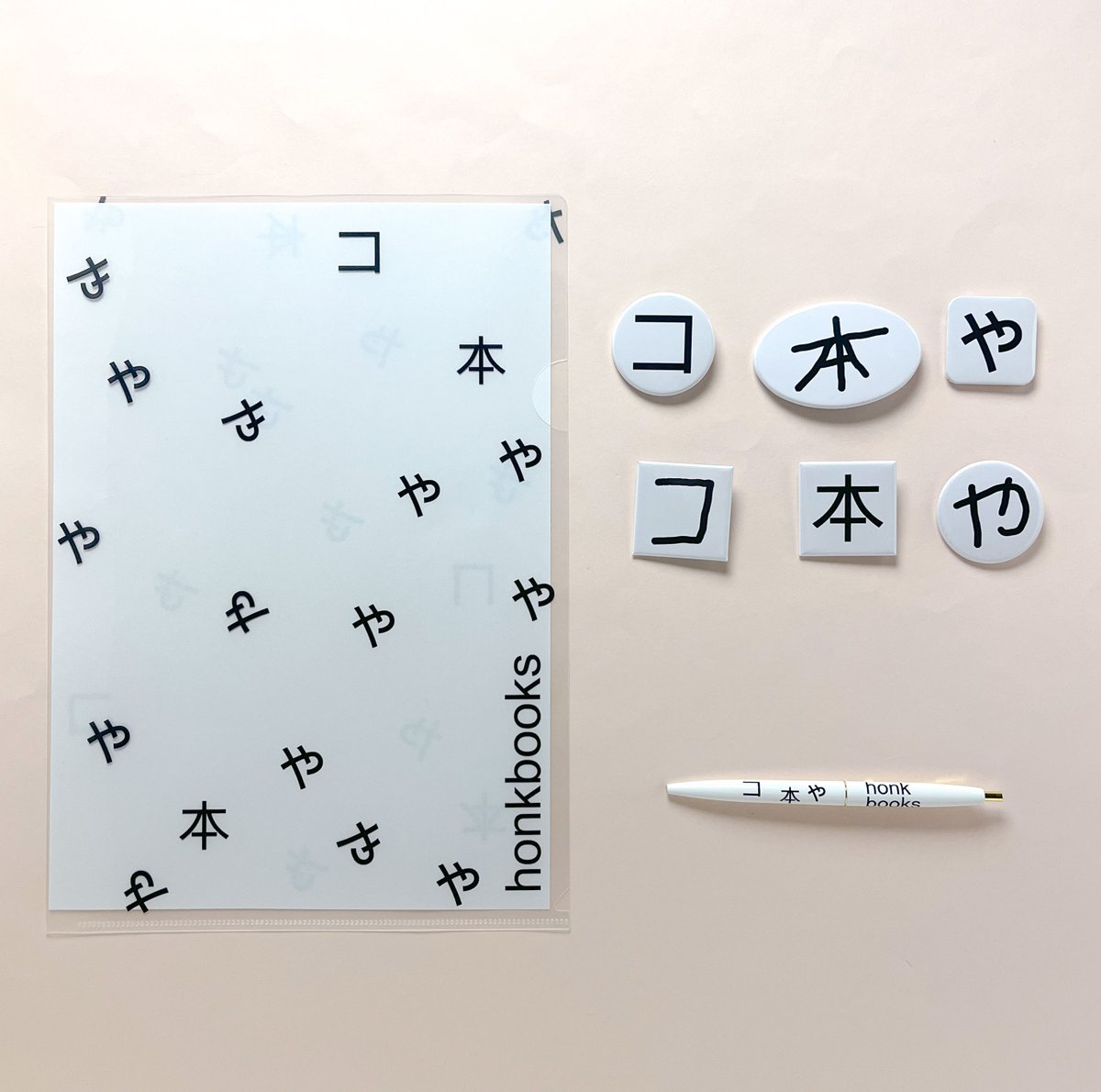 🆕コ本やグッズ新登場🆕

コ個子古 A3ポスター　￥220-
マルチステッカー　￥330-
しおり 2種　￥30-
ショッパー　￥300-
＊全て税込価格

デザインは山田悠太郎 <a href="/yutaroing/">Yutaro Yamada</a> ！

TABF2025 （詳細：honkbooks.com/tabf2025/）
Week 2｜12月19日（金）- 21（日）にて初おひろめです。お楽しみに〜！