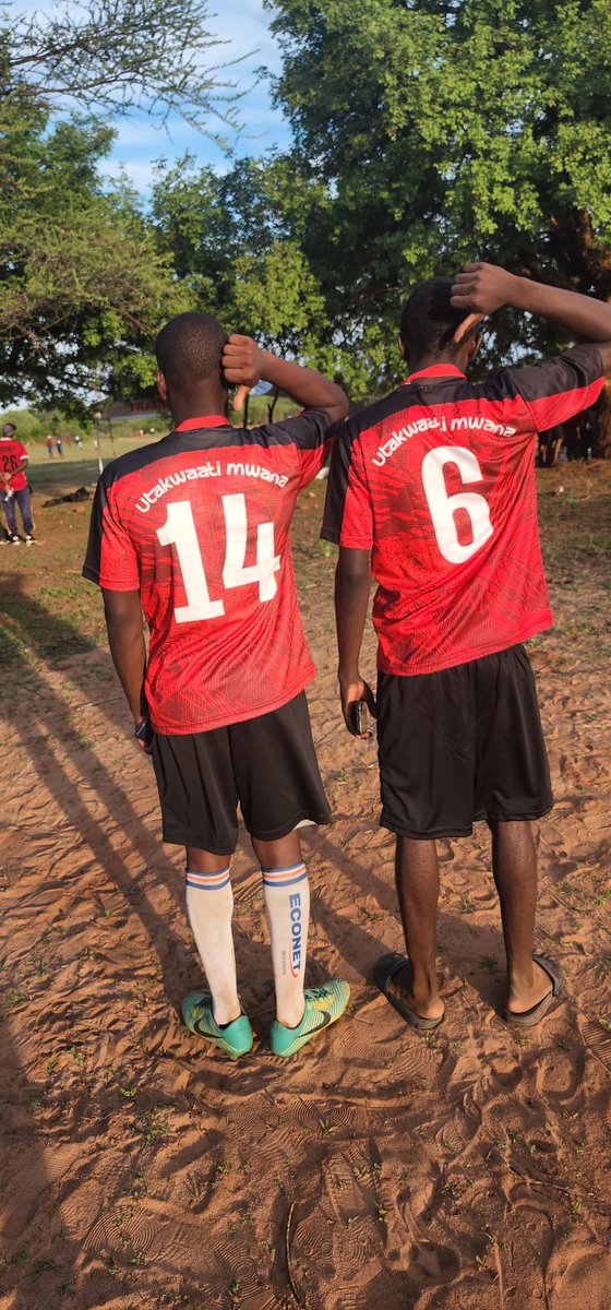 ZrcsRed's tweet image. Roping in the youth from Binga 
in the fight against child marriage!
"Kaaka kukwaata akukwatisika bana” (Say No to Child Marriage) &amp;amp;
“Utakwaati mwana” (Don’t marry a child).
Let’s protect our children and create a brighter future! 
#EndChildMarriage