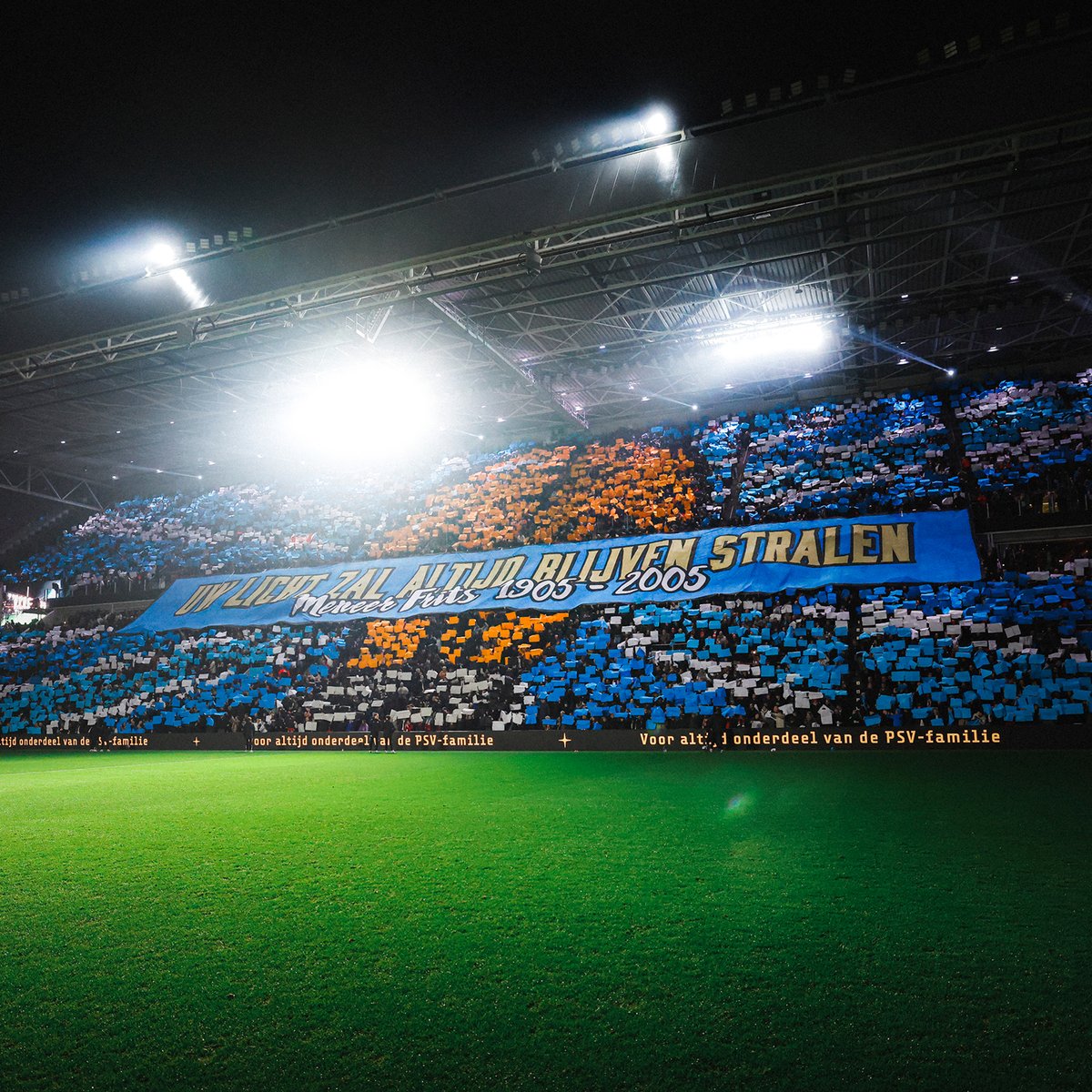 PSV's tweet photo. De PSV-familie ❤️
#PSVHER https://t.co/YCimHBjc12
