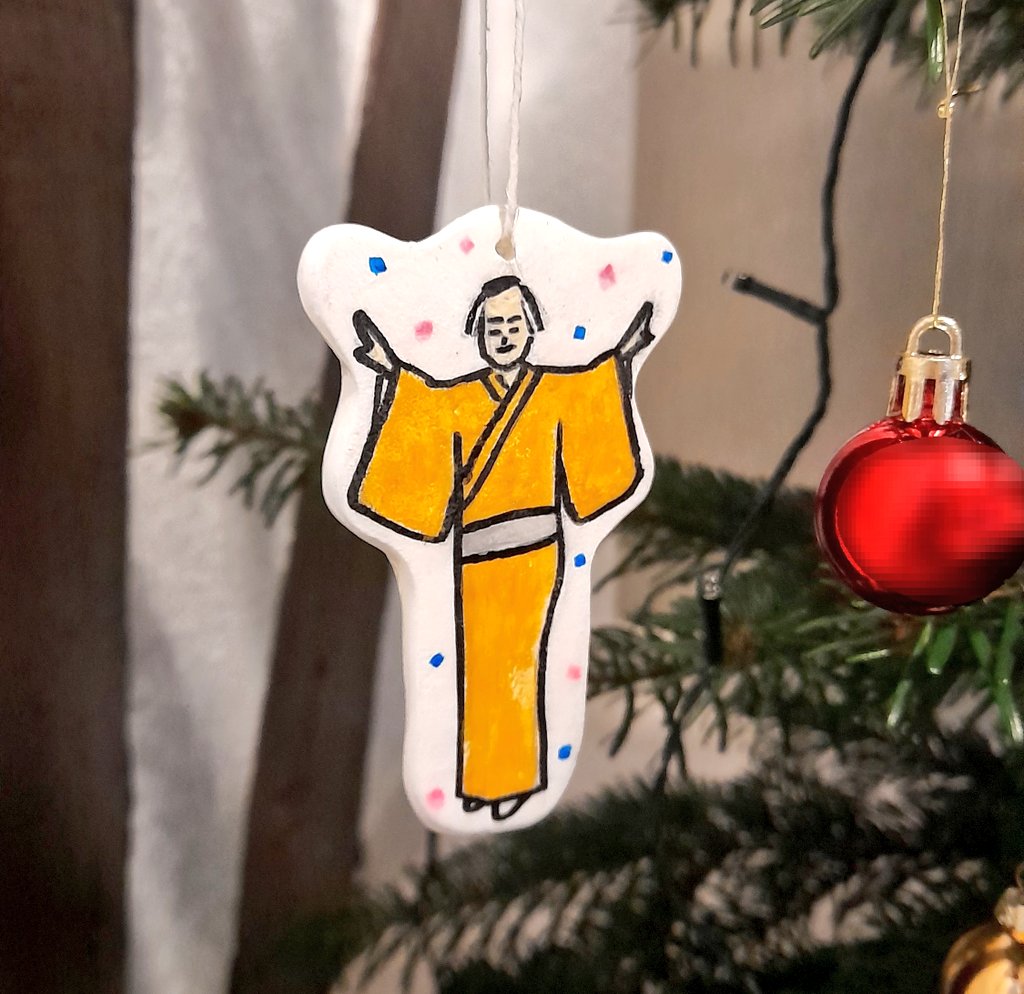 makizon_de's tweet photo. 今年から我が家も初の本物ツリーデビュー🎄
2人の子供をあやしながらやけどオーナメント作り思いのほか良いのが出来て楽��い!! https://t.co/fbgPFOs5zX