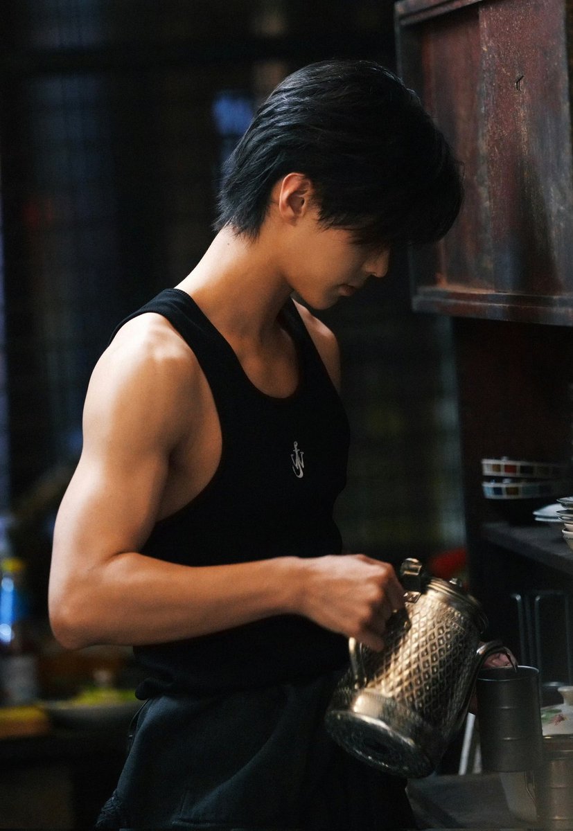 shixunboo's tweet image. I'll always be his biceps number 1 enthusiast 💪💪

#HeYu #何与 
#SpeedAndLove #双轨