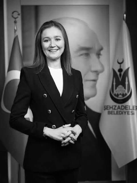 Bu günede iyi başlamadık. Tam verimli ,oldukça genç yaşta (37)belediye başkanımız Gülşah Durbay’ı kaybettik.Tüm ailesine,akrabalarına,hemşerilerine ve CHP örgütene sabırlar diliyorum.Işıklar içinde uyu başkan.