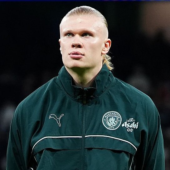 إيرلينغ هالاند يواصل تحطيم الأرقام. نجم مانشستر سيتي يتجاوز حصيلة كريستيانو رونالدو مع مانشستر يونايتد، بعدما وصل إلى 147 هدفًا في 168 مباراة بقميص السيتي، مقابل 145 هدفًا لرونالدو في 346 مباراة مع الشياطين الحمر، مؤكّدًا حضوره التاريخي في البريميرليغ 