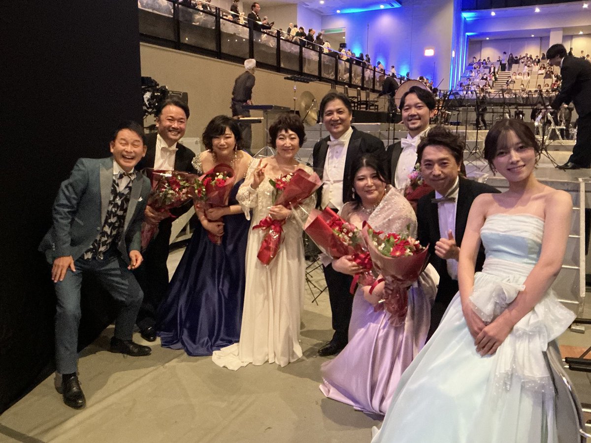 『トーシン住宅 第九ひろしま 2025』
12月14日終演💐
広島交響楽団・第九ひろしま2025合唱団
T.＃澤原行正 がｿﾘｽﾄを務め、1300人
もの合唱の皆様と共演しました❗️

垣内悠希Mo.、S.船越亜弥さん、A.佐々木有紀さん、T.澤原行正、B.折河宏治さん、MC横山雄二さん楠本麗奈さん、ゲスト森山良子さん