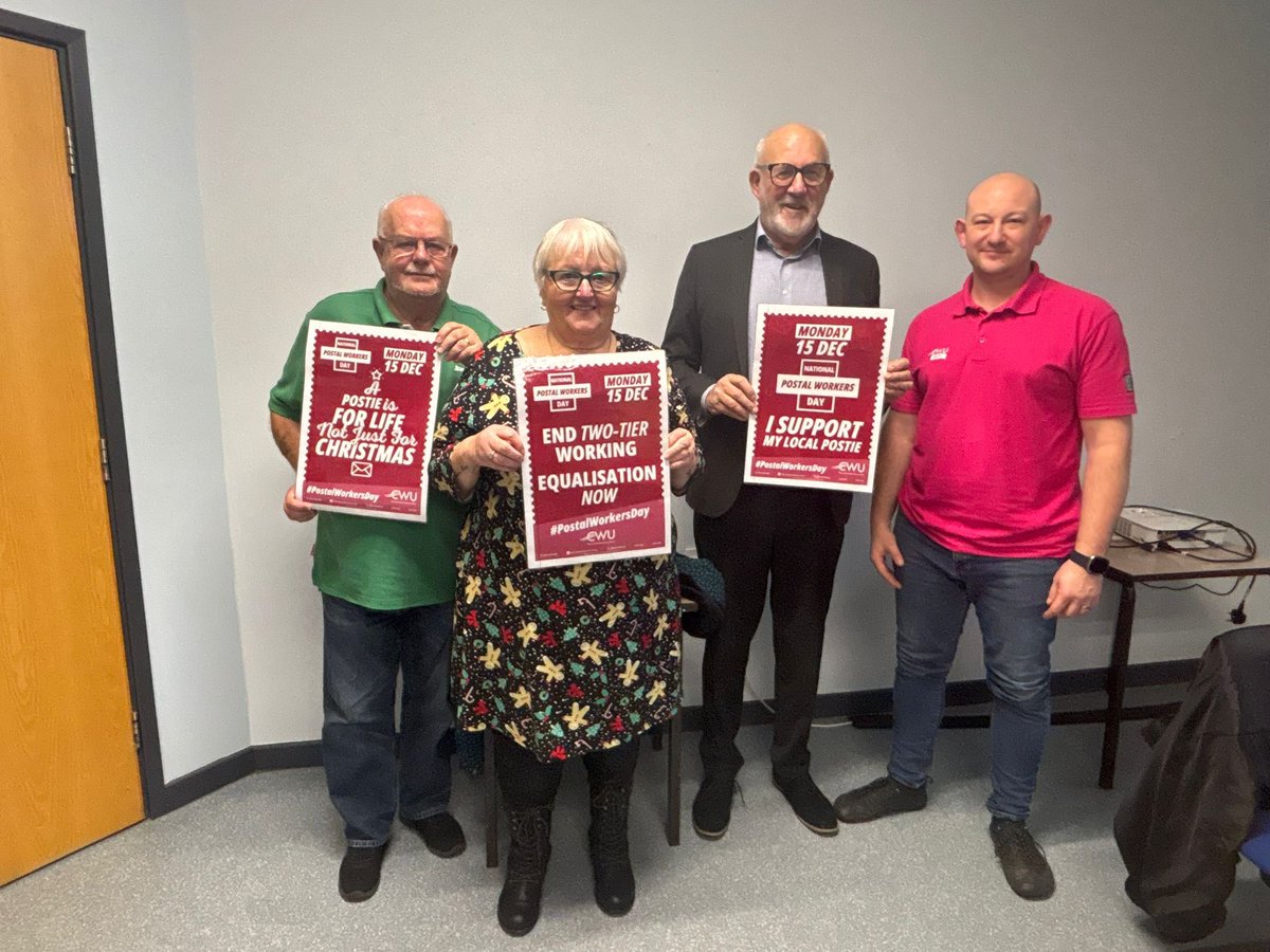 <a href="/jon_trickett/">Jon Trickett MP</a> MP thanked all postal workers alongside Leeds No1 Branch Secretary, Cllr Scott <a href="/HaslamOriginal/">Scott Haslam</a> and Featherstone Ward Councillors Cllr Vickers and <a href="/king_cllr/">Cllr Maureen Tennant-King</a> Tennent-King  <a href="/CWUnews/">CWU</a> 

#postalworkersday
