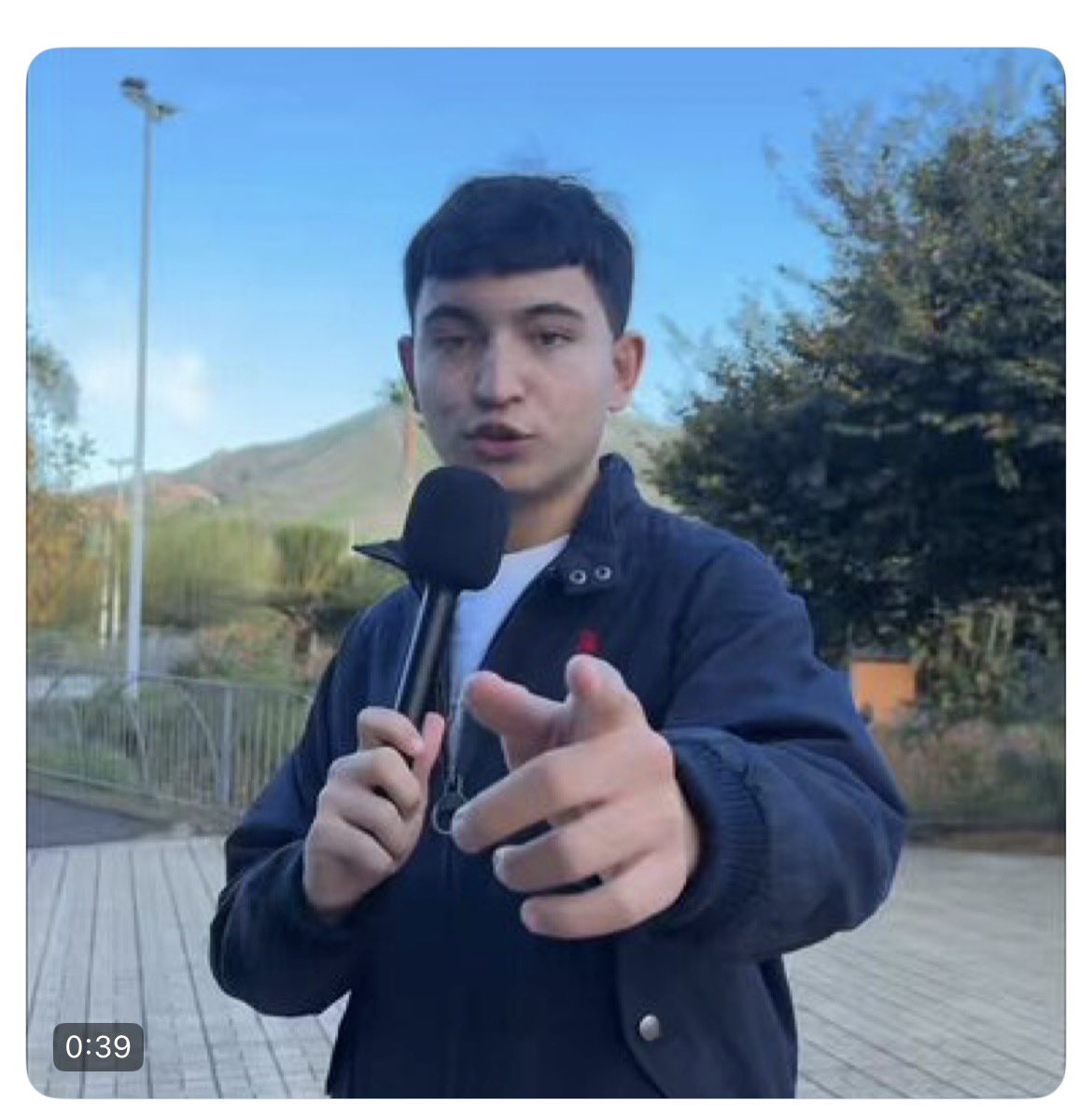 Soy gay y voto a vox porque mis padres eran hermanos.