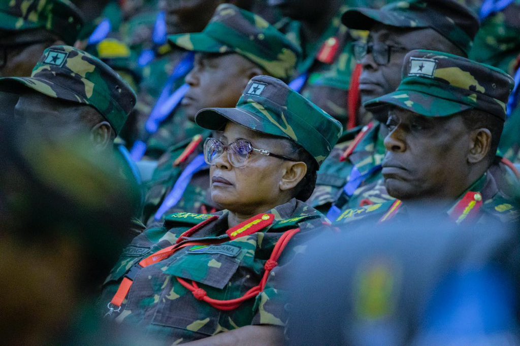 ikulumawasliano's tweet photo. Matukio mbalimbali wakati wa mkutano wa 9 wa CDF na Makamanda uliofanyika katika Shule ya Kijeshi ya Ulinzi wa Anga (SKUA) mkoani Tanga. Mkutano huo wa Mkuu wa Majeshi ya Ulinzi na Makamanda ulifunguliwa na rasmi na Rais wa Jamhuri ya Muungano wa Tanzania na Amiri Jeshi Mkuu, Mhe. Dkt. Samia Suluhu Hassan, tarehe 15 Desemba 2025.