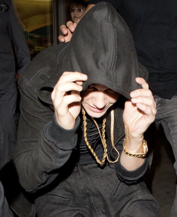 Gucci_Biebs's tweet photo. JUSTIN BIEBER https://t.co/kdUvoSWGhn