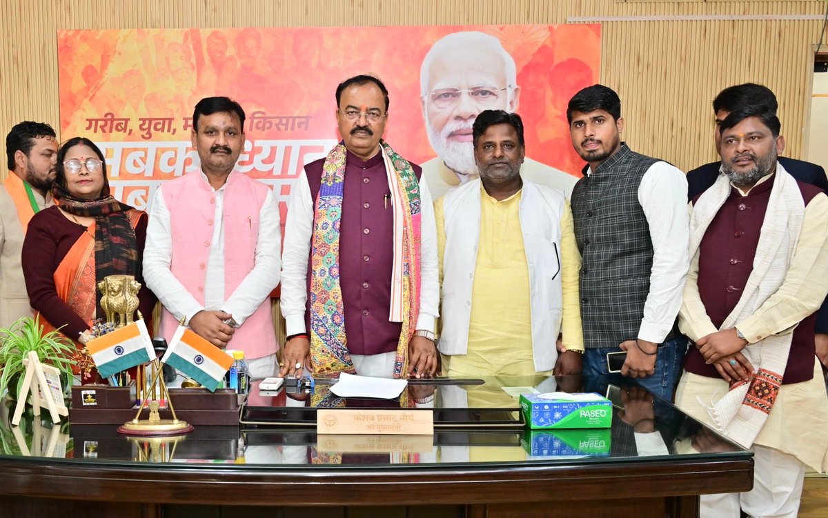 कैम्प कार्यालय, लखनऊ पर पूर्व कैबिनेट मंत्री व मा. विधायक श्री रमापति शास्त्री जी, मा. विधायक श्री भूपेश चौबे जी, राज्य पिछड़ा वर्ग आयोग के सदस्य श्री रमेश गौड़ कश्यप जी एवं भाजपा जिलाध्यक्षगण श्री संजय मिश्रा जी, श्री सुधीर सैनी जी से शिष्टाचार भेंट की।