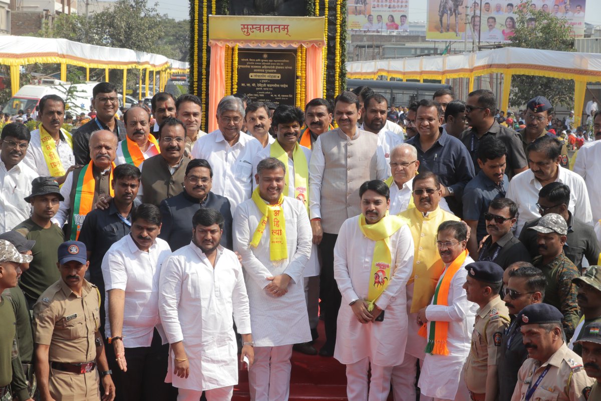 patilvishalvp's tweet image. सांगलीतील जुना कुपवाड रोडवर उभारण्यात आलेल्या पुण्यश्लोक अहिल्यादेवी होळकर यांच्या अश्वारूढ पुतळ्याचे लोकार्पण राज्याचे मुख्यमंत्री मा. ना. देवेंद्रजी फडणवीस यांच्या शुभहस्ते संपन्न झाले. हा सोहळा सांगली शहराच्या सांस्कृतिक, ऐतिहासिक व सामाजिक जीवनात एक महत्त्वाचा टप्पा ठरणारा…