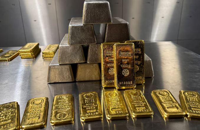 الذهب يرتفع عالمياً والفضة تستقر بعد زيادة قياسية #الأردن 