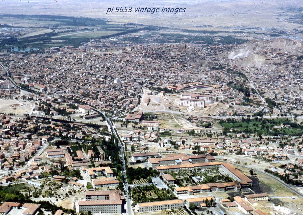 ankarafili's tweet photo. 70 yıl arayla Cebeci Tıp Fakültesi Caddesi üzerinden Ankara Kalesine bakış. https://t.co/k2SoUNr36v