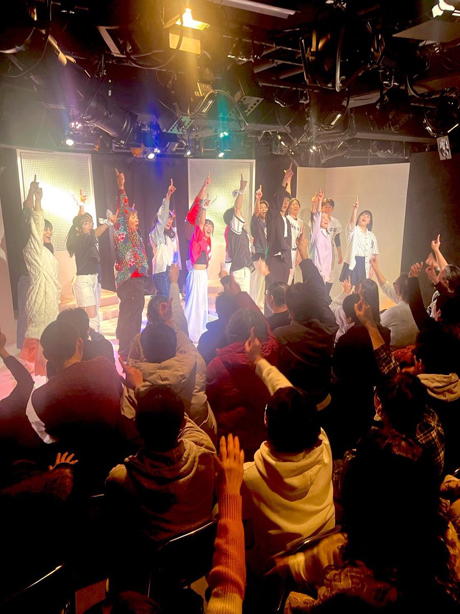 N_kosuke_'s tweet photo. #舞台遠き日2025
無事全公演が終了しました！
観劇頂いた皆様、本当に有り難うございました。

『みんなの想いも時間も全てが宝物』
まさにそんな日々でした

劇場皆での「ショウワナンバーワン」合唱
嬉しかったな

僕も次に繋いで、希望を胸に、願いを叶えます
またどこかで！

一条春翔役　中嶋航佑 https://t.co/HY9ScBYLRu